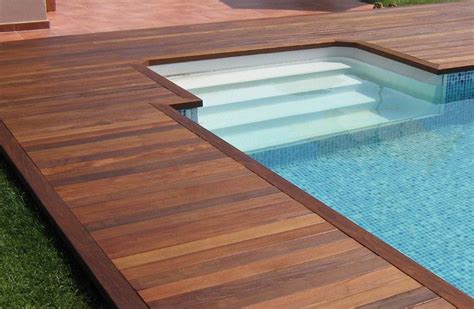 Desain dan Material yang Digunakan pada Pool Deck Kolam Renang